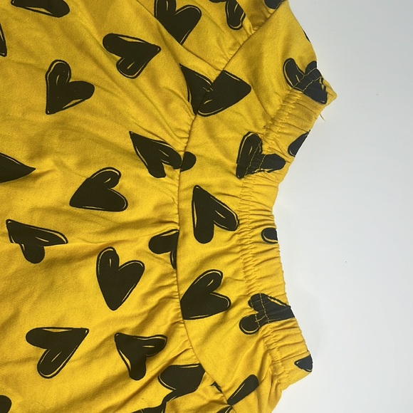 Dot Australia 3T yellow short skirt with black hearts 🖤 - Picture 2 of 3